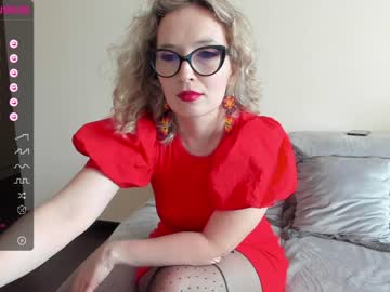 girl
        emilymilf__ cam image #1308232