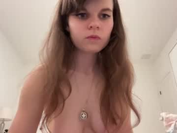 girl
        born2bscene cam image #2110143