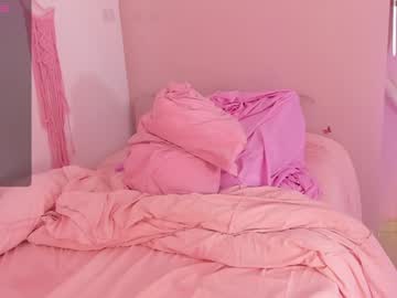 girl
        little_effy18_ cam image #4876351