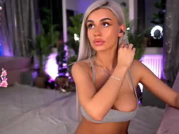 girl
        serene_sophiex cam image #6512012