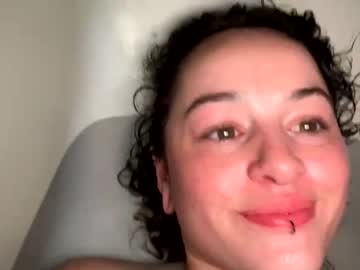 girl
        meowingmilf cam image #2484589