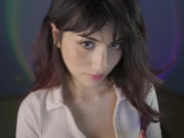 girl
        greeny_mat cam image #6921475