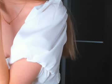 girl
        lynnaharriss cam image #4727425