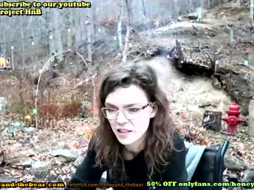 couple
        honeyand_thebear cam image #313193