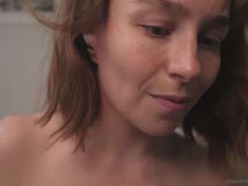 girl
        ms_mojo cam image #5710372