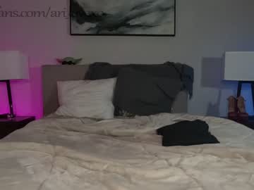 couple
        ari_lovexo cam image #1945189