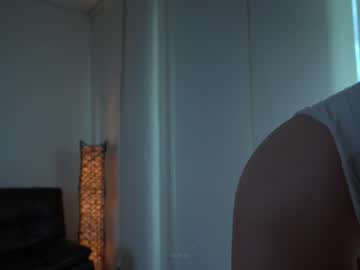 girl
        mystikei cam image #1714514