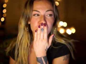 girl
        melodymate cam image #4218752