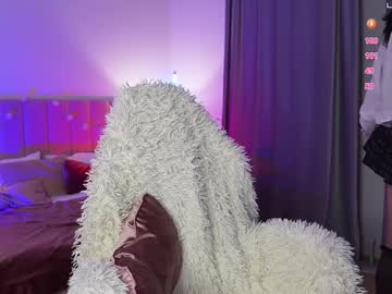 girl
        carmilamoon cam image #6577624