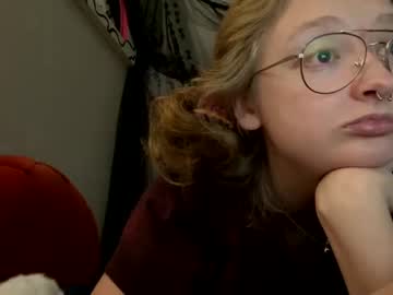 girl
        rosebuds18 cam image #466805