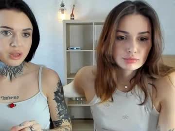 girl
        caressyourself cam image #5776663