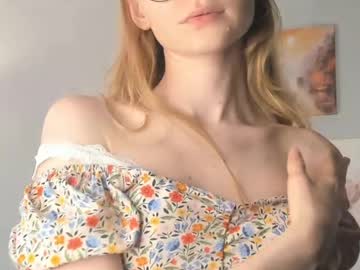 girl
        peggybanwell cam image #4359779