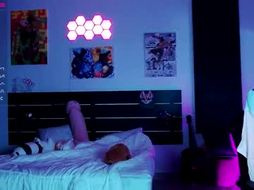 girl
        madnessalise cam image #1870615