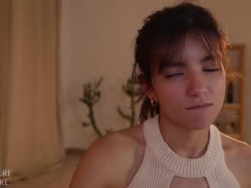 girl
        ellelure_ cam image #6024154