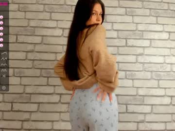 girl
        carolynjacquelins cam image #261875