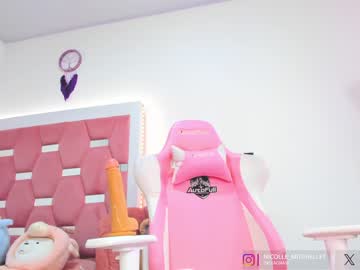 girl
        nicolle_mitchelle cam image #2250922