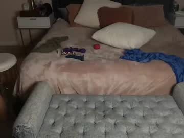 couple
        dad_nmom cam image #1672966