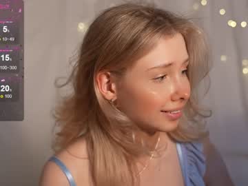 girl
        april_blush cam image #4212353