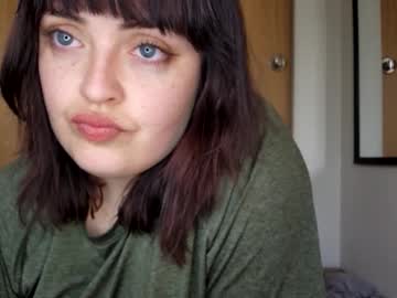 girl
        suiimi cam image #6613416