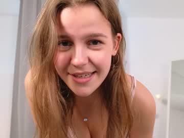 girl
        eli_sun cam image #1782176