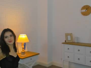 girl
        baileywalton cam image #2307880