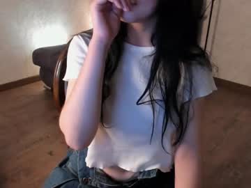 girl
        carolemilys cam image #2306270