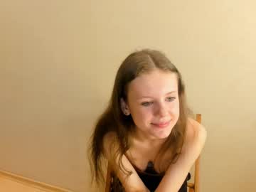 girl
        maryrogersa cam image #2247542
