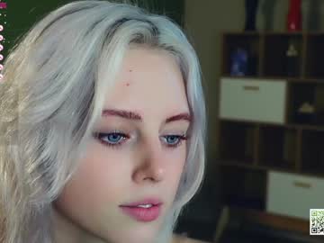 girl
        audreycarvin cam image #4774320