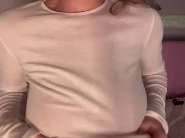 girl
        emmaandjake cam image #6086201