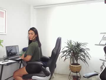 couple
        emillybrowm cam image #239346