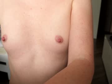girl
        ronny_ponny cam image #4339576