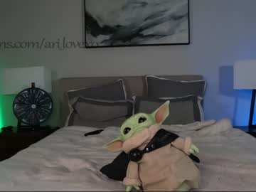 couple
        ari_lovexo cam image #371675