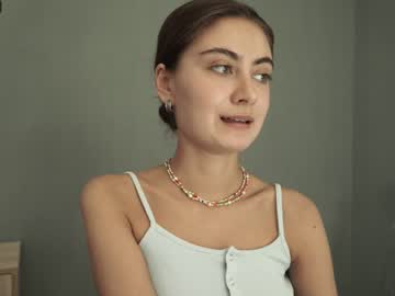 girl
        tessarosse_ cam image #2047230