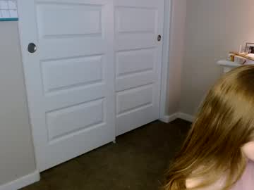 couple
        montyfoxx69_ cam image #1945004