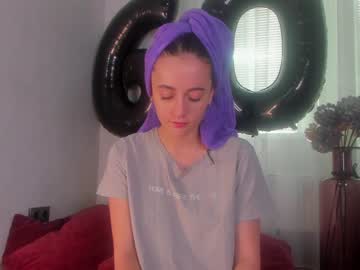 girl
        angelina_new cam image #2241004