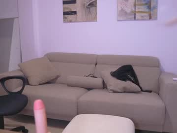girl
        dani_moore cam image #4996613