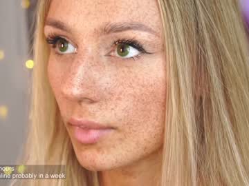 girl
        artease cam image #2428966