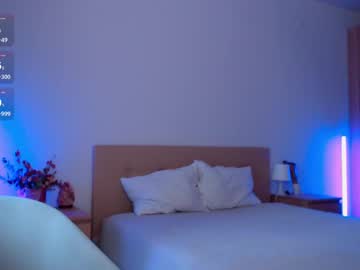 girl
        lumoore cam image #6495219