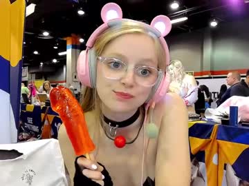 girl
        emmasky69 cam image #6541395