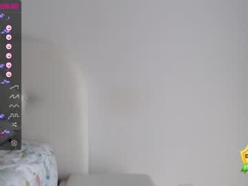 girl
        theellenshow cam image #1437574