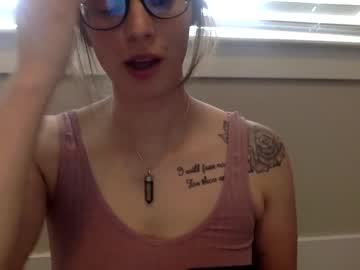 girl
        sandyash27 cam image #1620010