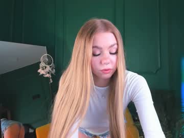 girl
        cassie_palmer cam image #5806343
