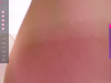 girl
        lucylia_ cam image #4614742