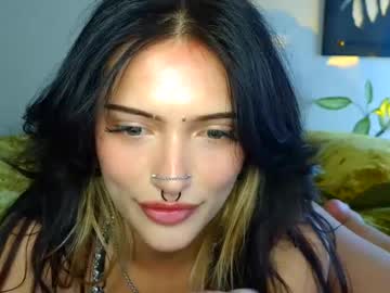 girl
        kissmerosy cam image #6310044