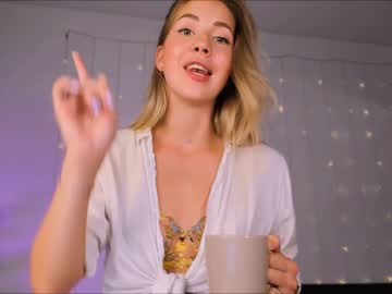 girl
        emmi_rosee cam image #2507402
