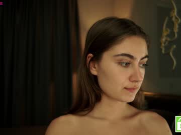 girl
        tessarosse_ cam image #1940961