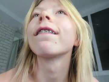 girl
        deva_alice cam image #3190592
