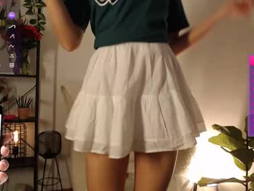 girl
        lucylia_ cam image #6102587