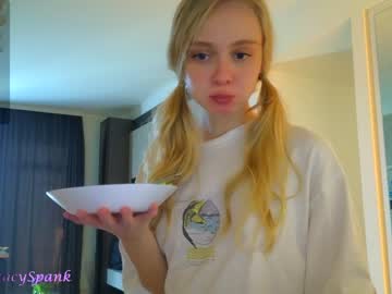 girl
        stacy_fanning cam image #3520350