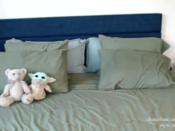 girl
        chloewildd cam image #5412270